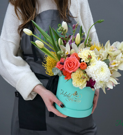 Box with orchids, tulips, and chrysanthemum photo 394x433